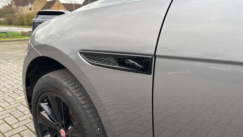 Jaguar F-Pace 2.0 D200 R-Dynamic Black 5dr Auto AWD Diesel Estate